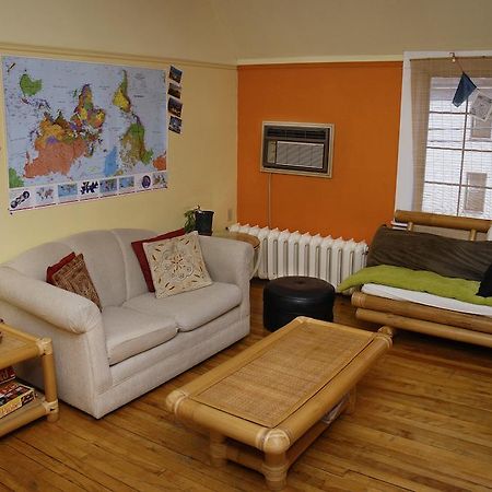 Auberge C'Mon Inn Hostel Монктон Экстерьер фото