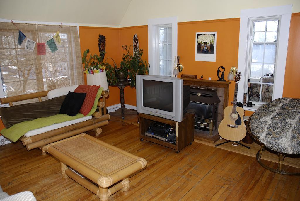 Auberge C'Mon Inn Hostel Монктон Номер фото