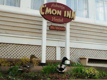 Auberge C'Mon Inn Hostel Монктон Экстерьер фото