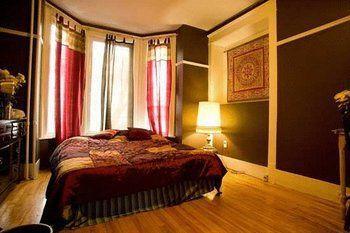 Auberge C'Mon Inn Hostel Монктон Экстерьер фото