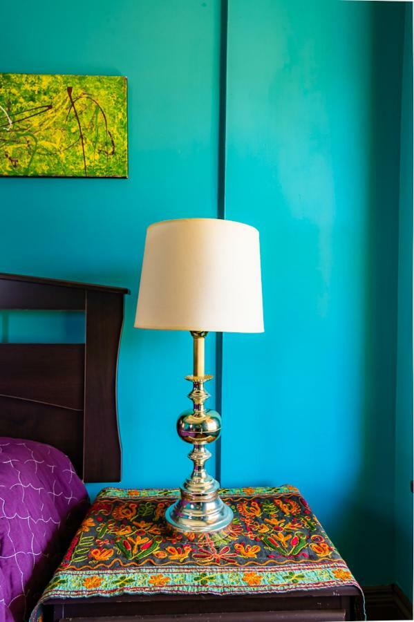 Auberge C'Mon Inn Hostel Монктон Экстерьер фото