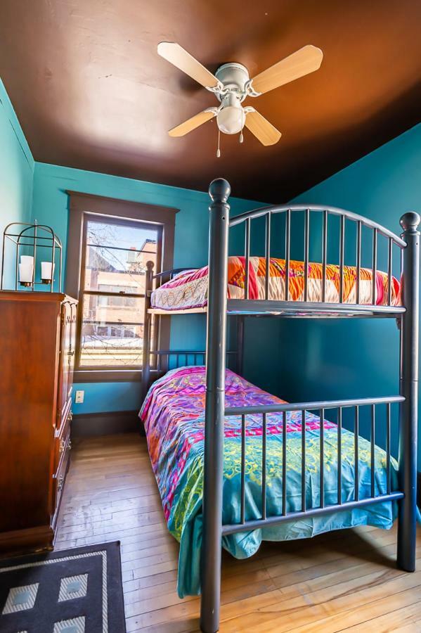 Auberge C'Mon Inn Hostel Монктон Экстерьер фото