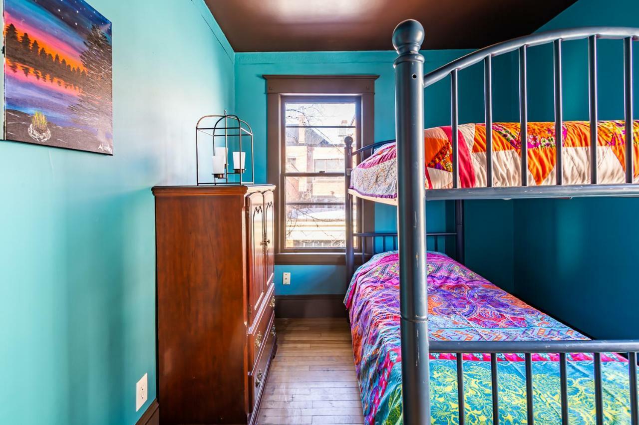 Auberge C'Mon Inn Hostel Монктон Экстерьер фото